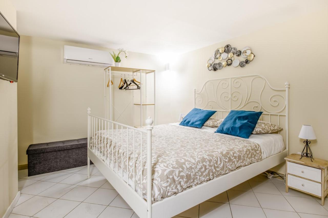 Residence Appartamenti Santa Teresa A Chiaia Naples Extérieur photo